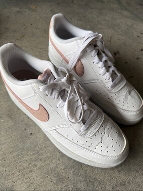 Nike Women’s White Sneakers with Blush Pink Swoosh sz. 10